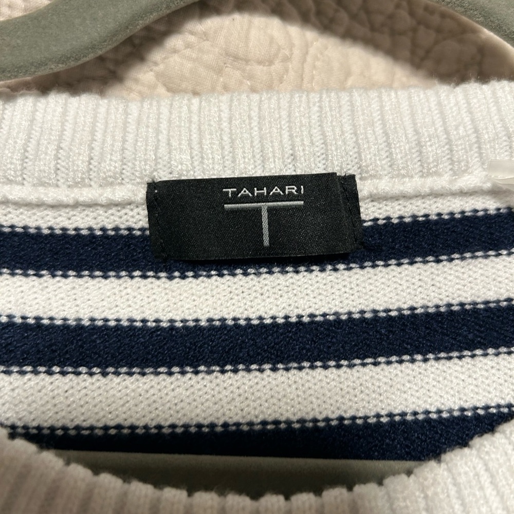 Tahari navy & white tunic sweater. Large